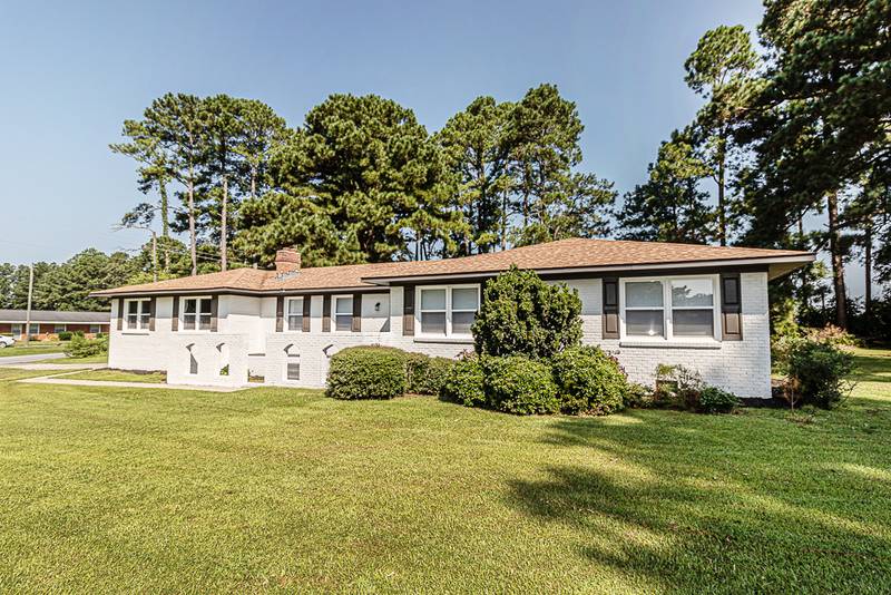 Painted-brick ranch sold in North Carolina